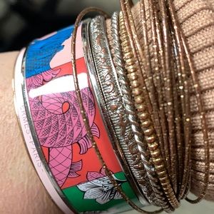 Hermes bracelet! Colorful just in time for Spring! Comes with box and ribbon